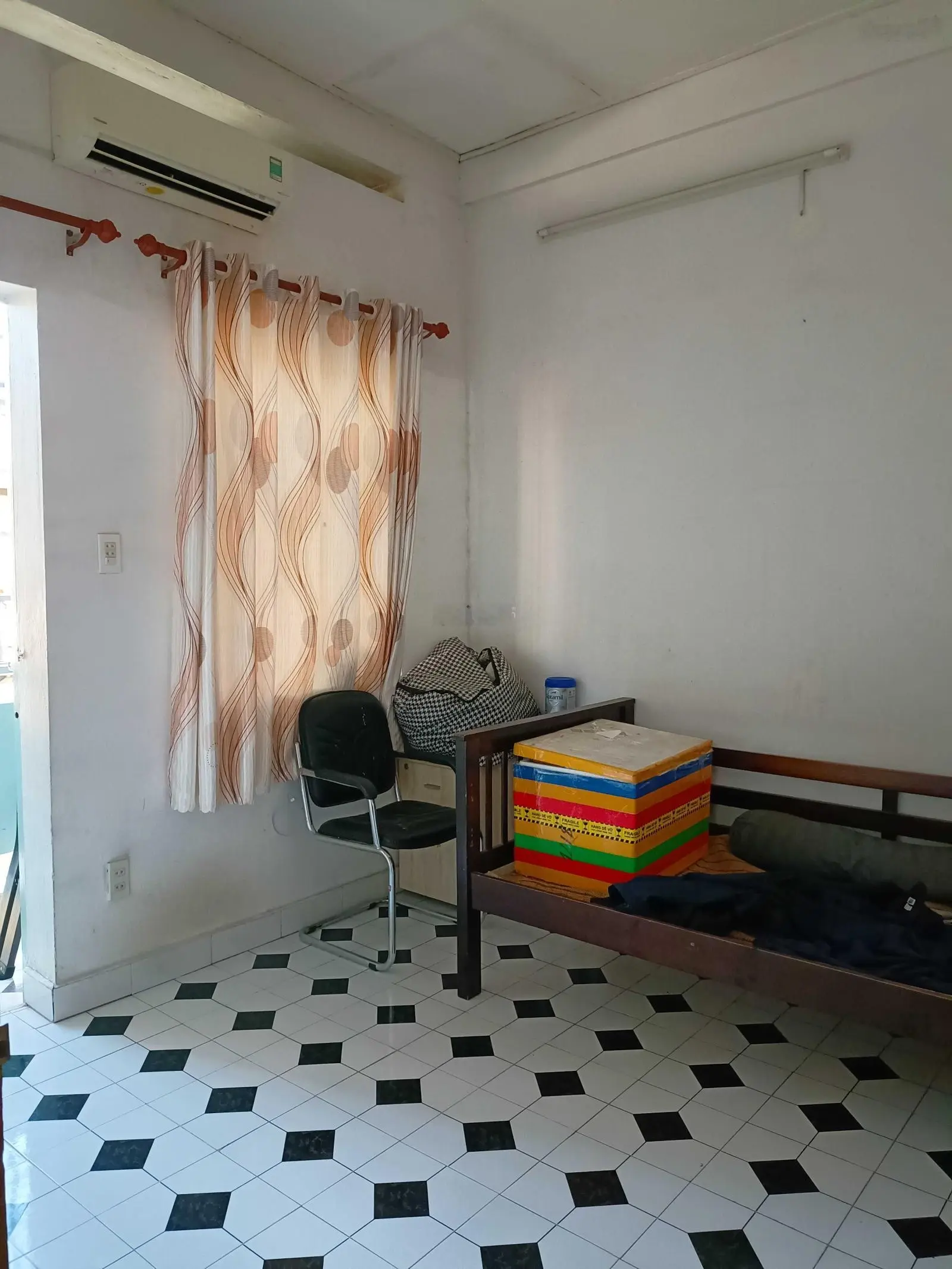 Cần bán căn hộ chung cư Hà Kiều Lô D, lầu 1 căn góc 2 mặt DT 50 m2, có 2 phòng ngủ View góc