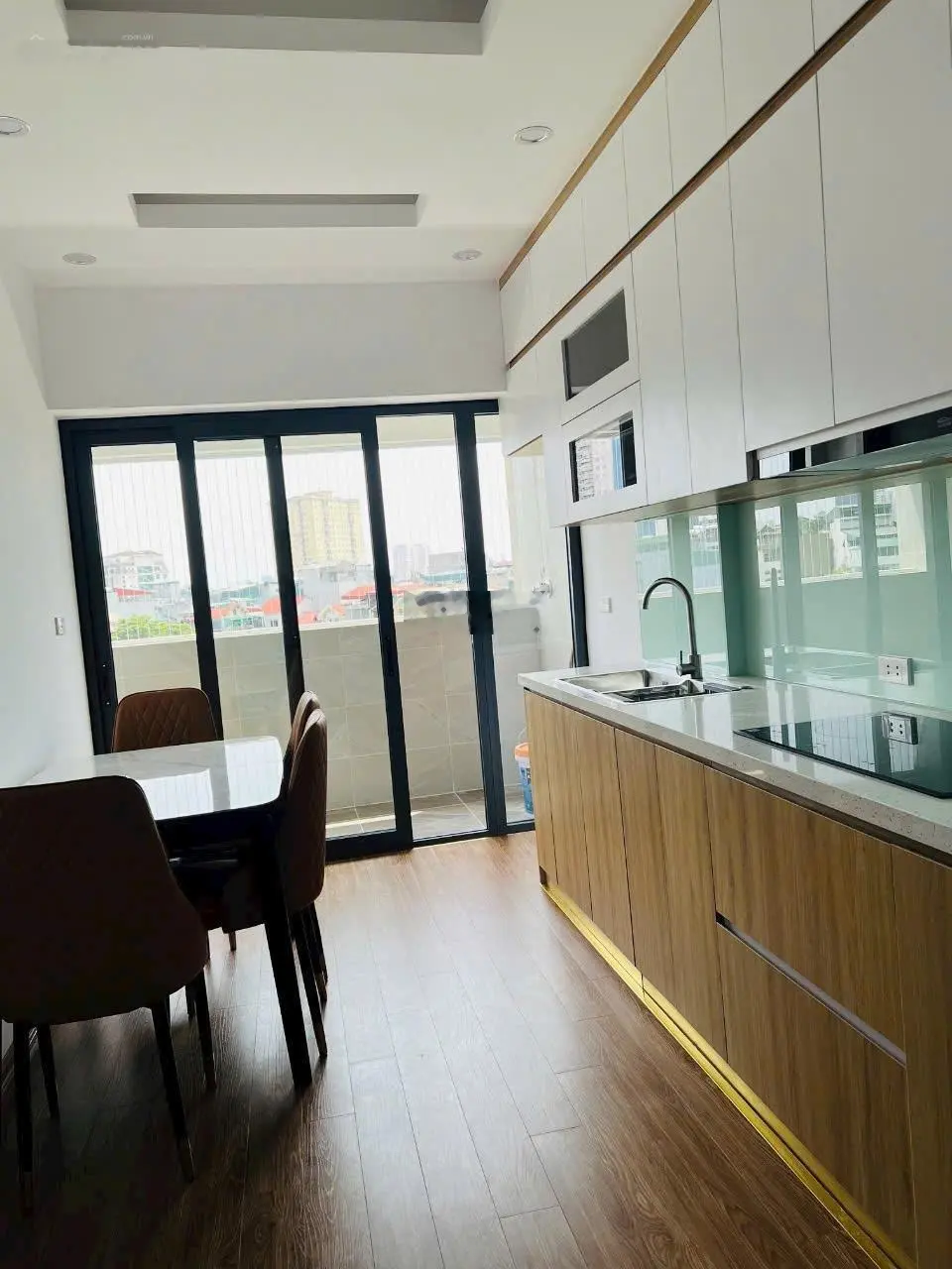 Cách trường Ams 1km bán căn 78m2 full đồ - ban công ĐN - Giá 4,x tỷ 0988 917 ***