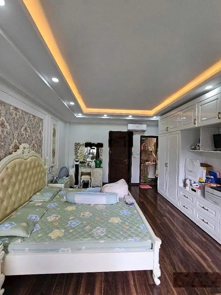 Bán nhà 7 tầng, thang máy, mt4m, diện tích 40m2, ô tô tránh, vìa hè, TĐC Giang Biên, 12.5 tỷ