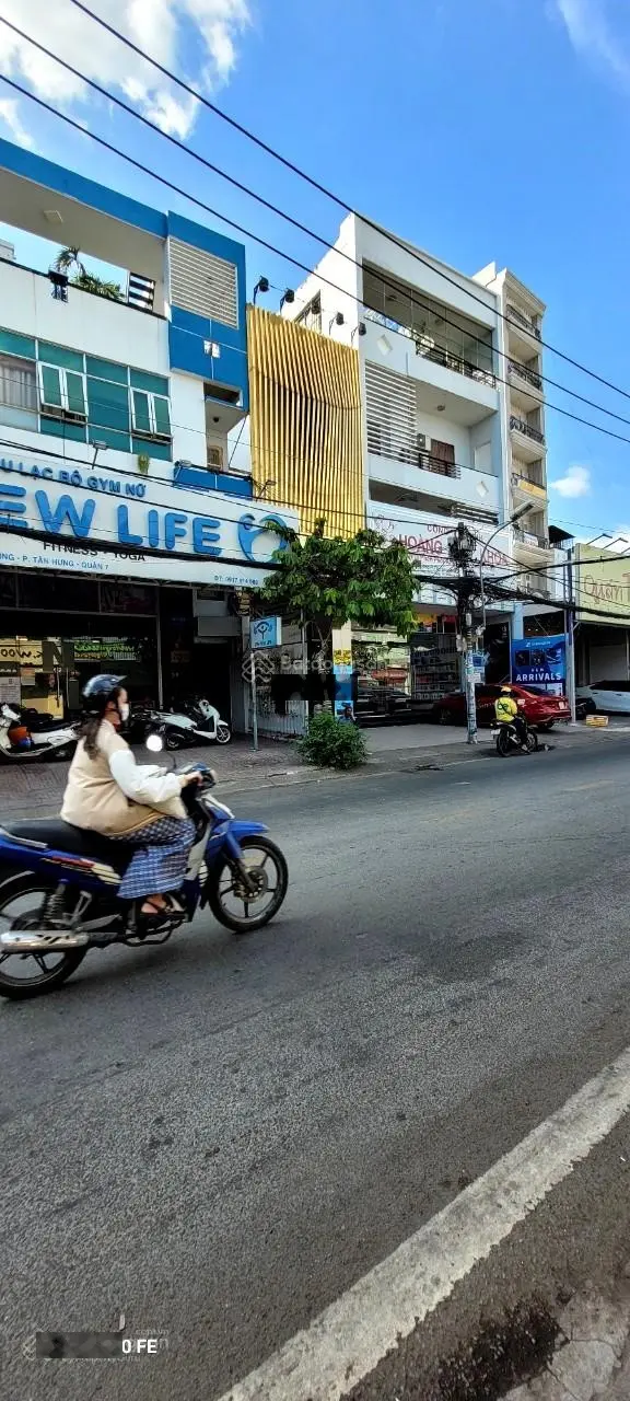 Bán nhà Tôn Thất Thuyết Quận 4. DT 120m2 -Giá 15 tỷ - 5.5m x 20m. 2 Tầng. View công viên ,view sông