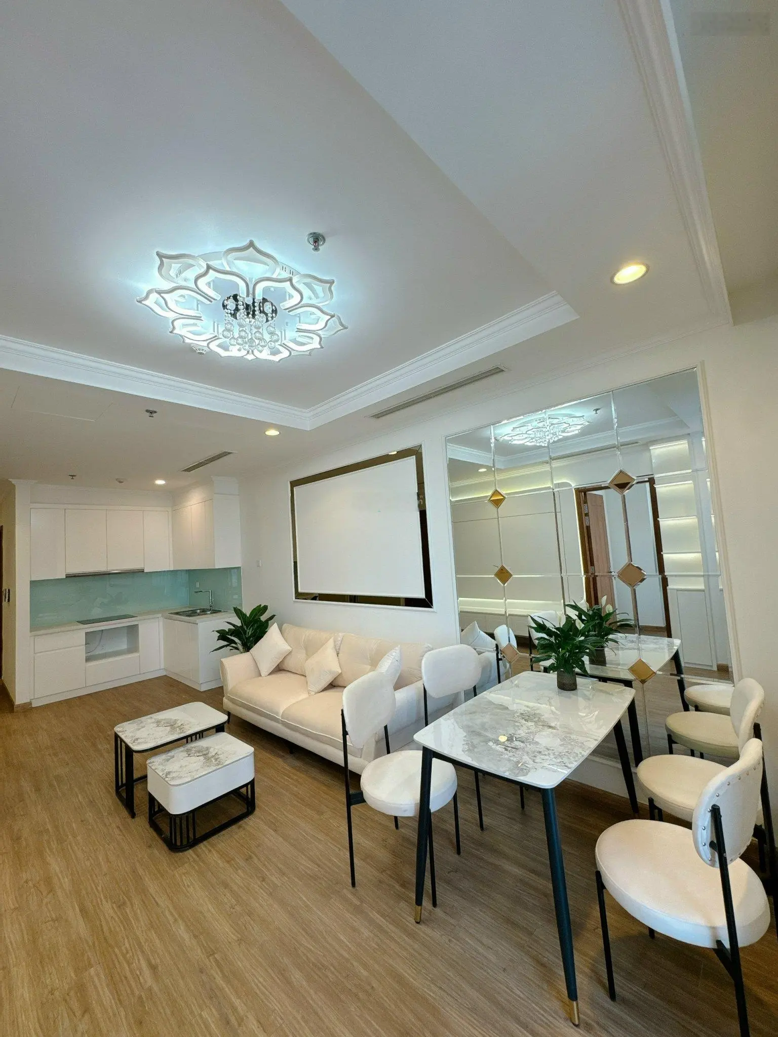NHÀ ĐẸP NHƯ HÌNH 100%! Căn hộ 2 ngủ 73m2 FULL ĐỒ ĐẸP-SẴN SỔ tầng trung giá 6.7 tỷ tại Times City