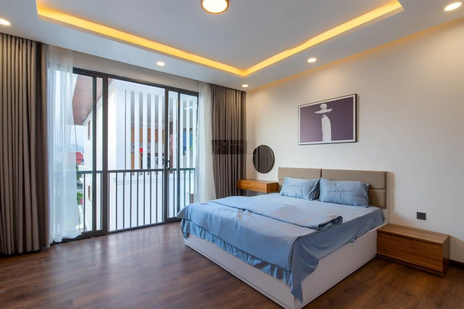 Bán nhà HXH khu VIP đường Hoàng Việt, P4. Kế bên KS Đệ Nhất. DT: 5x14m. Nhà đẹp 3 tầng giá 11.2 tỷ
