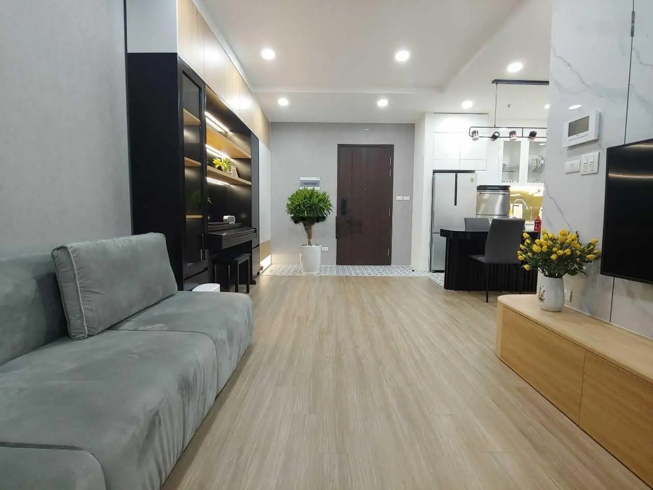 Hot! Bán gấp căn 2 ngủ Đông Nam view hồ cực đẹp tầng cao thoáng mát