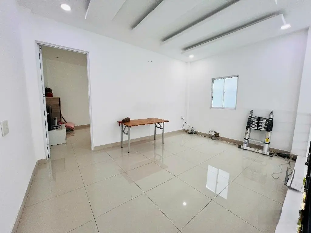 Chủ ngộp 71m2 nở hậu, đường nhựa 6m, 2 tầng, kế bên HT City, giá hơn 4tỷ 1 chút