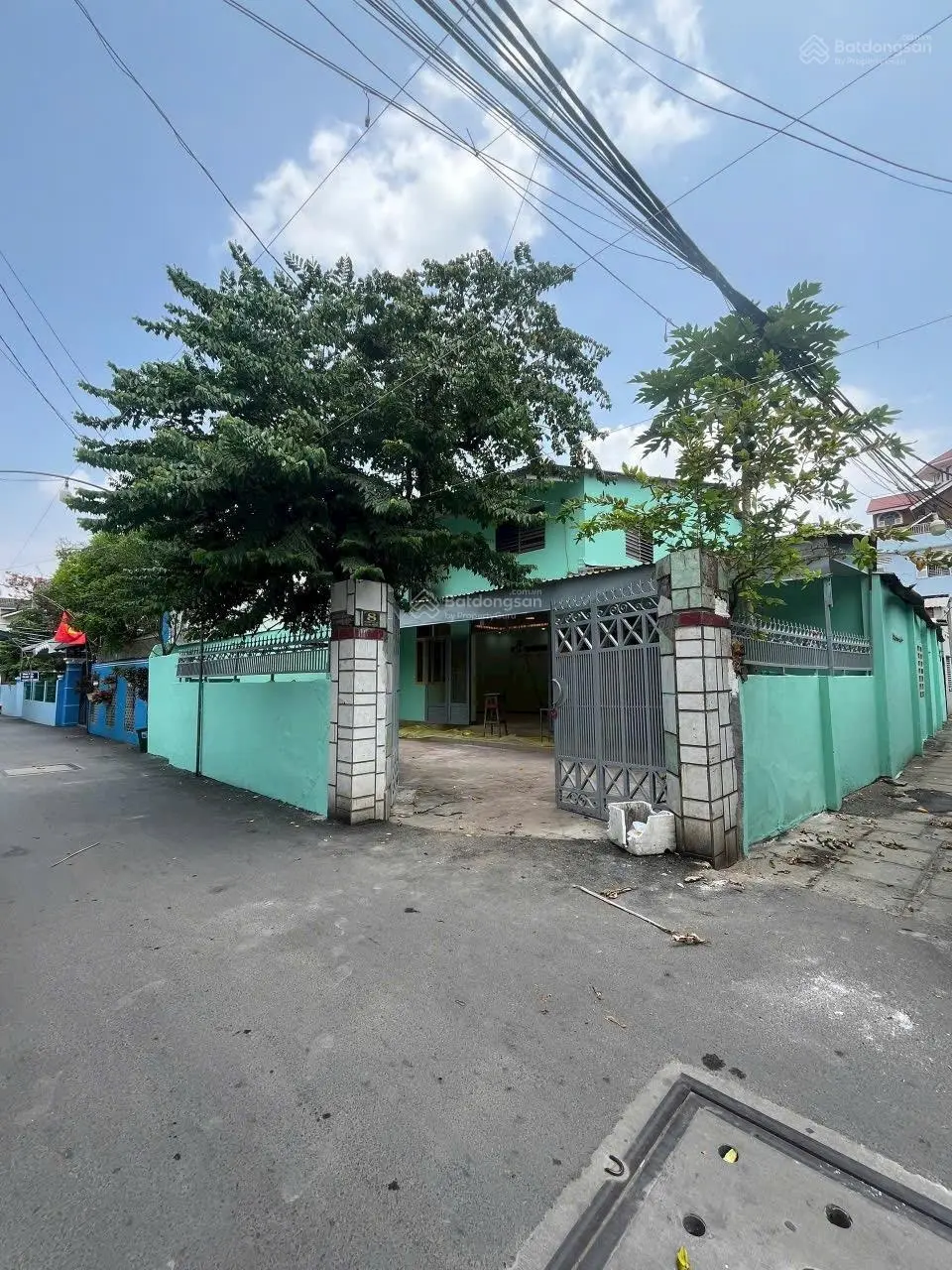 Bán nhà góc hai mặt tiền đường Phường Bình Trưng Đông, diện tích: 236m2 ngang 11m, sổ hồng riêng