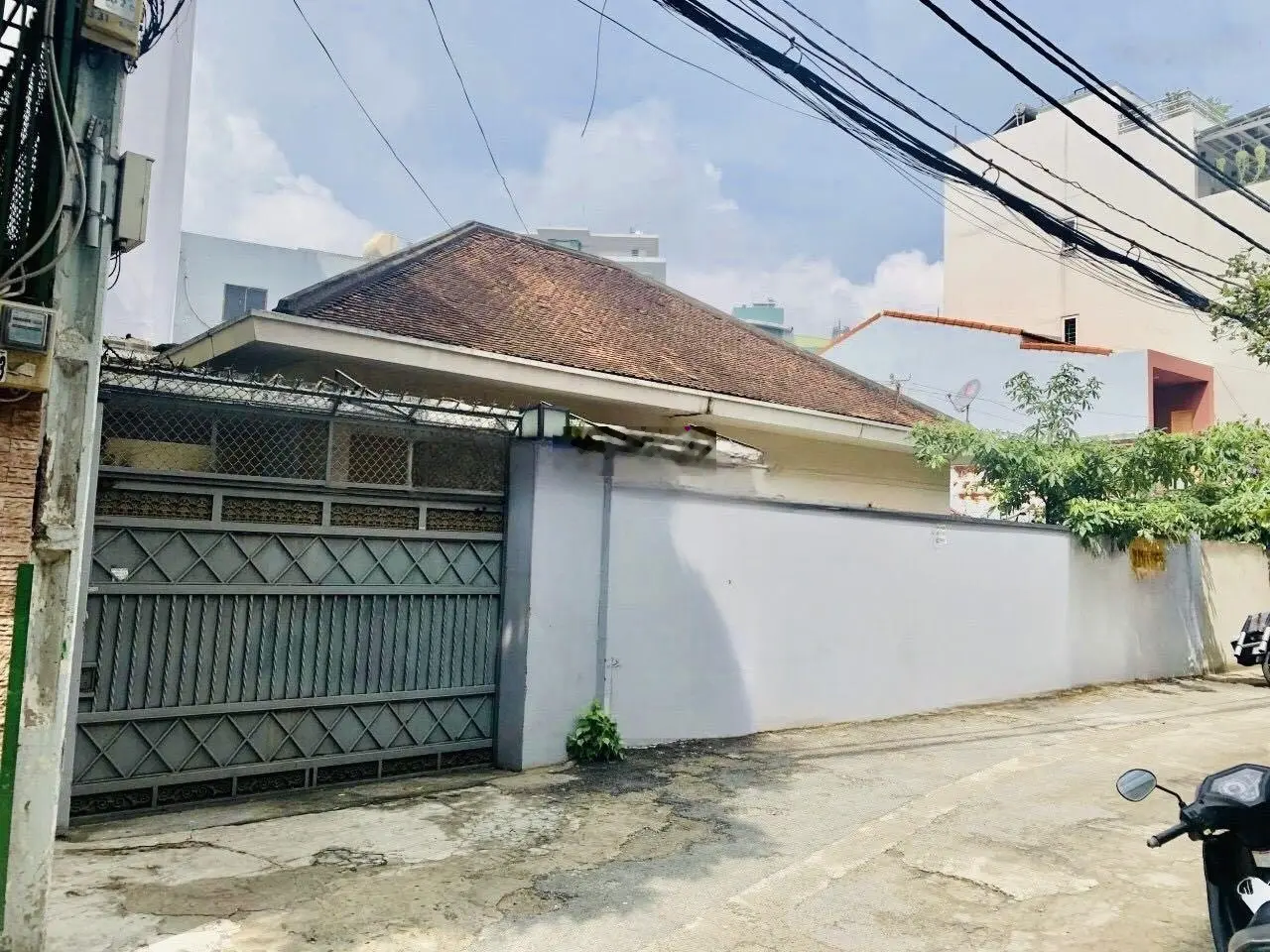 Biệt thự cổ trung tâm Sài Gòn, gần 500m2 - bề ngang khủng 26m, đường nhựa 10m sát ngay mặt tiền