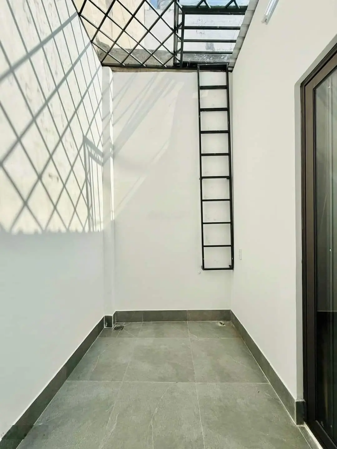 Nhà trong hẻm Hoa Sứ, P7, Phú Nhuận 2.6 tỷ DT 44m2 khu dân cư đông đúc - sổ riêng - đẩy đủ tiện ích