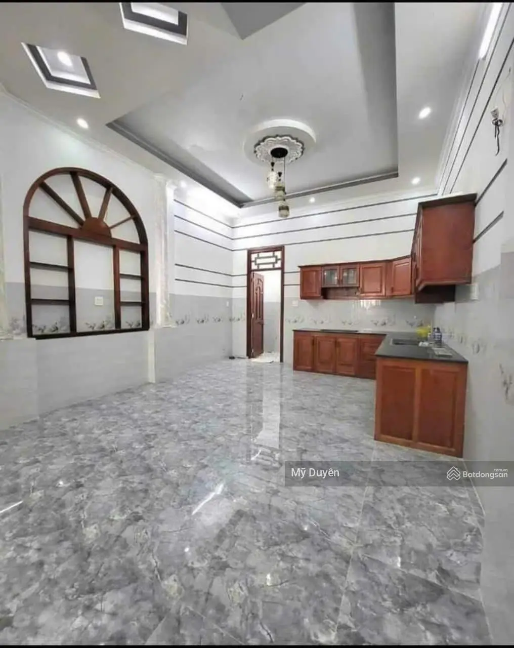 Chính chủ cần ra gấp căn nhà 65m2, 1t 1l, đang cho thuê 10tr/ tháng, sổ sẵn, hẻm xe hơi, bớt lộc