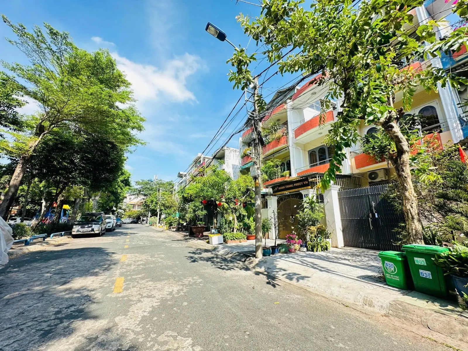 Himlam linh chiểu-nhà 1 trệt 2 lầu-đường 15m-có lề-đối diện công viên-dt:80m2-hoàn công đủ-sổ vuông