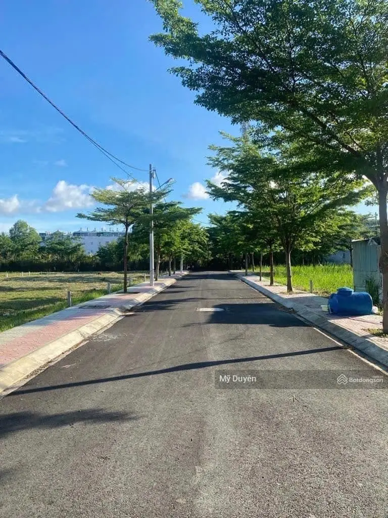Nhanh tay sở hữu ngay lô đất 80m2/1tỷ750, ngay đường phạm hữu lầu, nhà bè, sổ sẵn