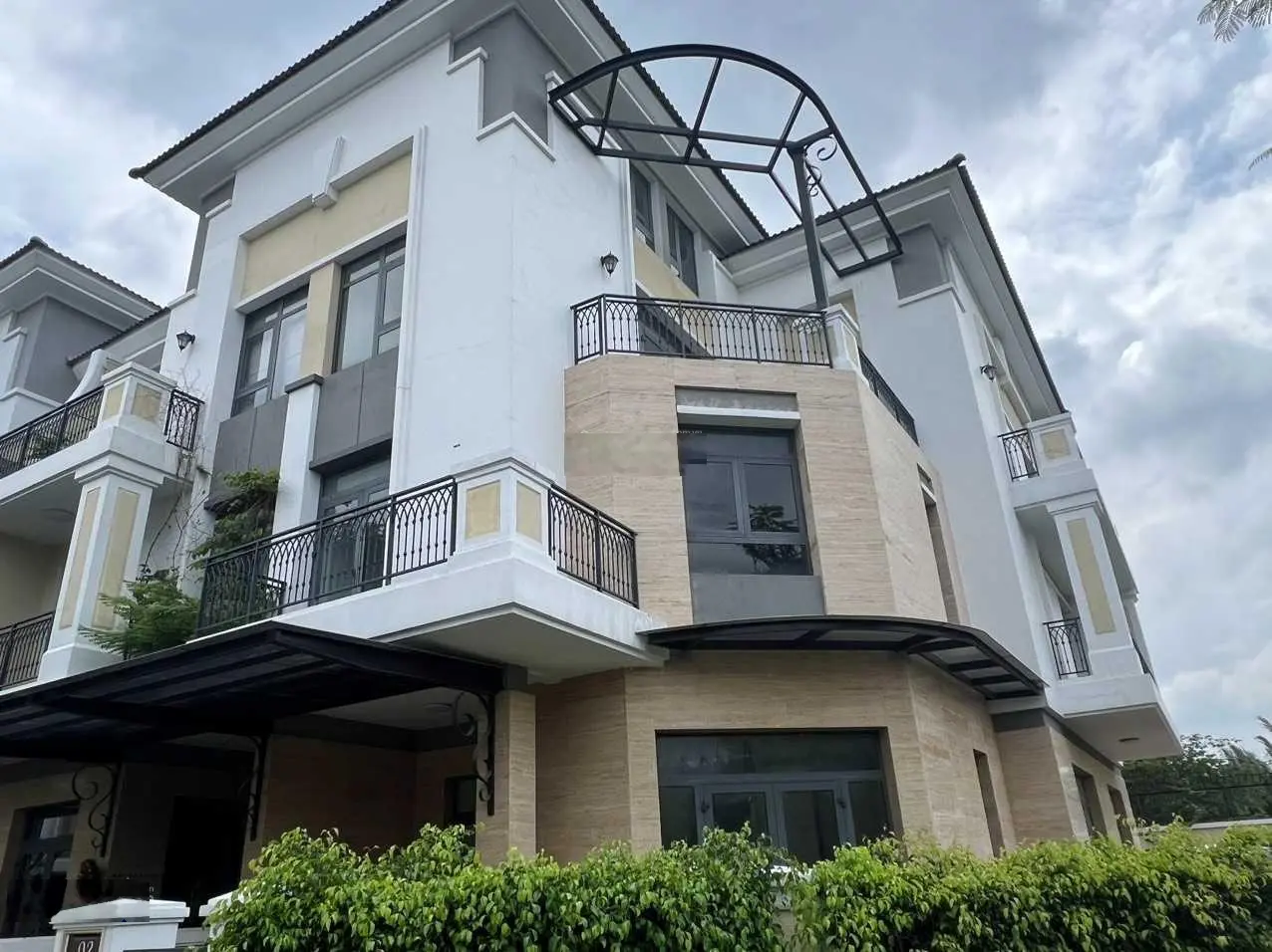 Căn Góc Sân Vườn VEROSA PARK 250m2 Đất, 421m2 Sàn, 1 Trệt 3 Lầu diện tích sân vườn lớn giá 35 Tỷ TL