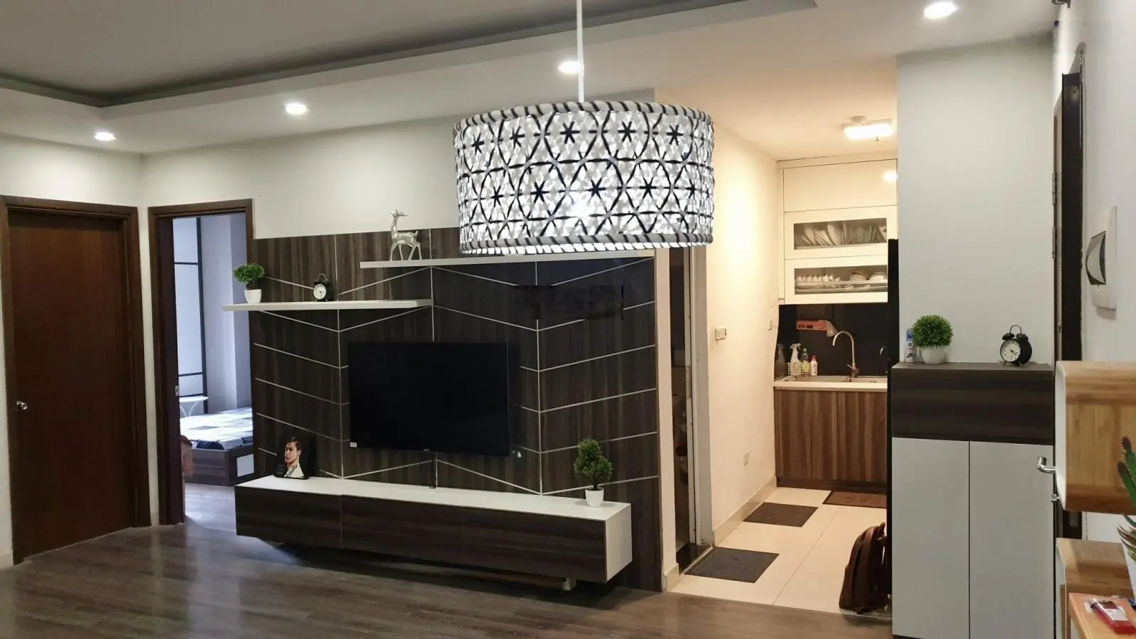 Tôi chính chủ cần bán căn 70m2 CC FLC 36 Phạm Hùng, 2N2W sẵn sổ full nội thất. Giá bán 4 tỷ 150