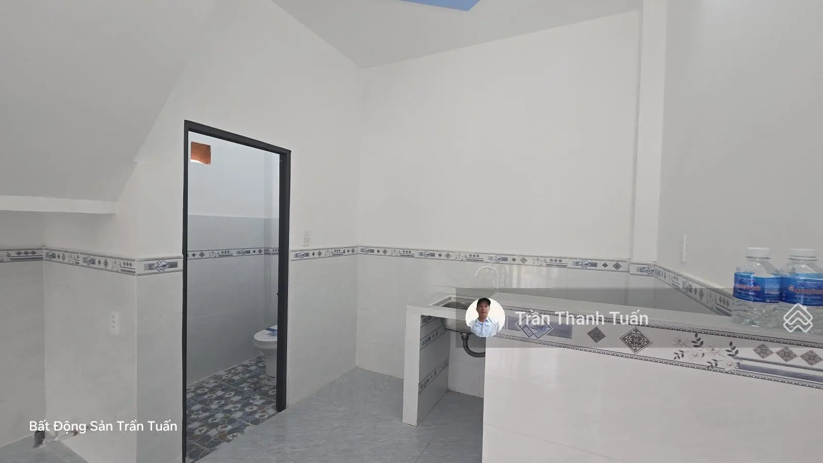 Dãy Trọ Mới Hoàn Thiện, 5x25 gồm 1 căn Lầu và 5 phòng trọ, Mặt tiền đường Nhựa, thu 11,6tr/tháng