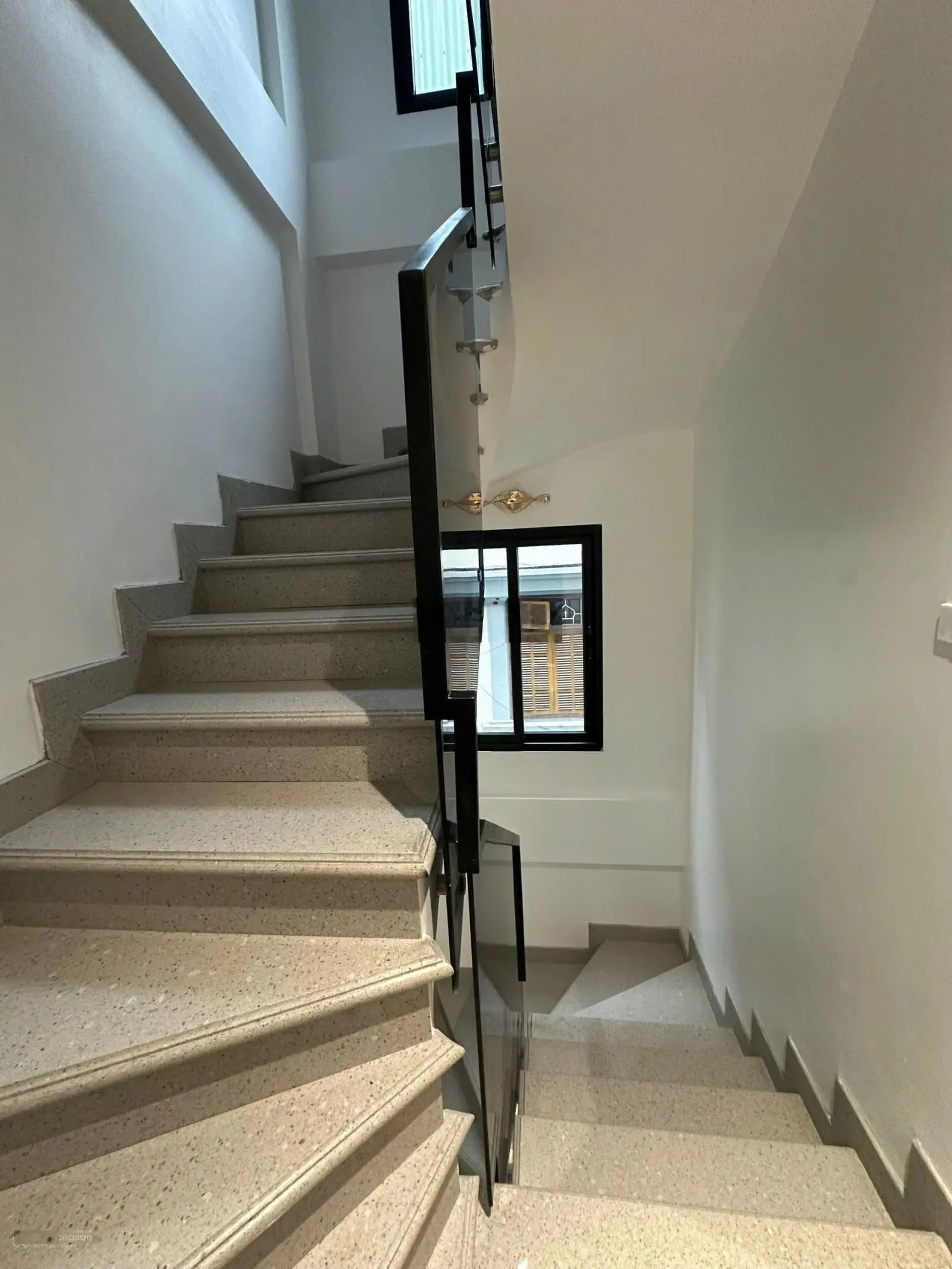 Phân lô Ngọc Khánh . Phố Vip quận Ba Đình . 7 tầng thang máy xịn . Siêu siêu đẹp .