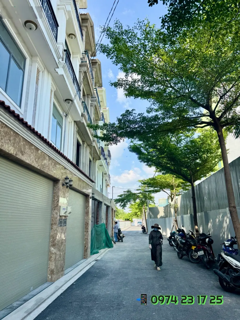 Bán nhà phố Thủ Đức, cách KĐT Vạn Phúc 3 phút, mới xây 100%, sổ hồng sang tên ngay, chỉ 7.6 tỷ/căn
