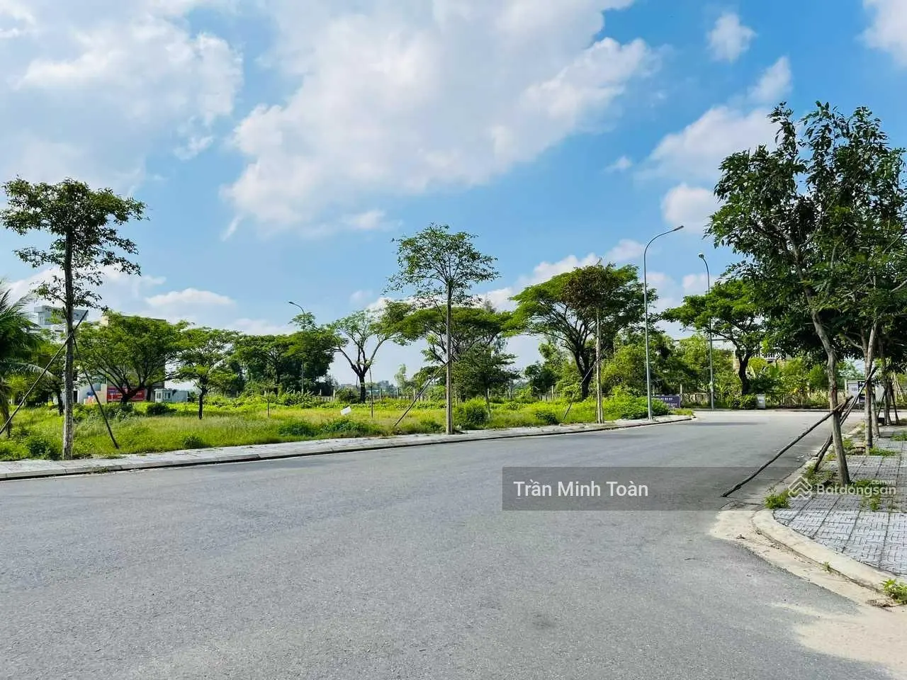 Chào bán lô kẹp vệt cây xanh sau nhà, khu 1B sát trường FPT