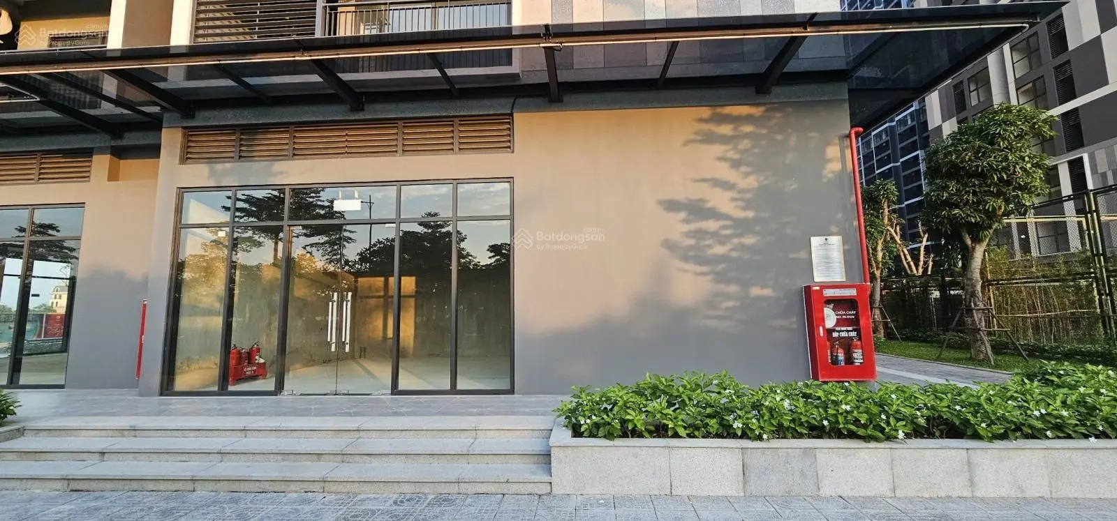 Bán căn shop góc P1 mới 73m2 giá tốt từ CDT hơn 8 tỷ