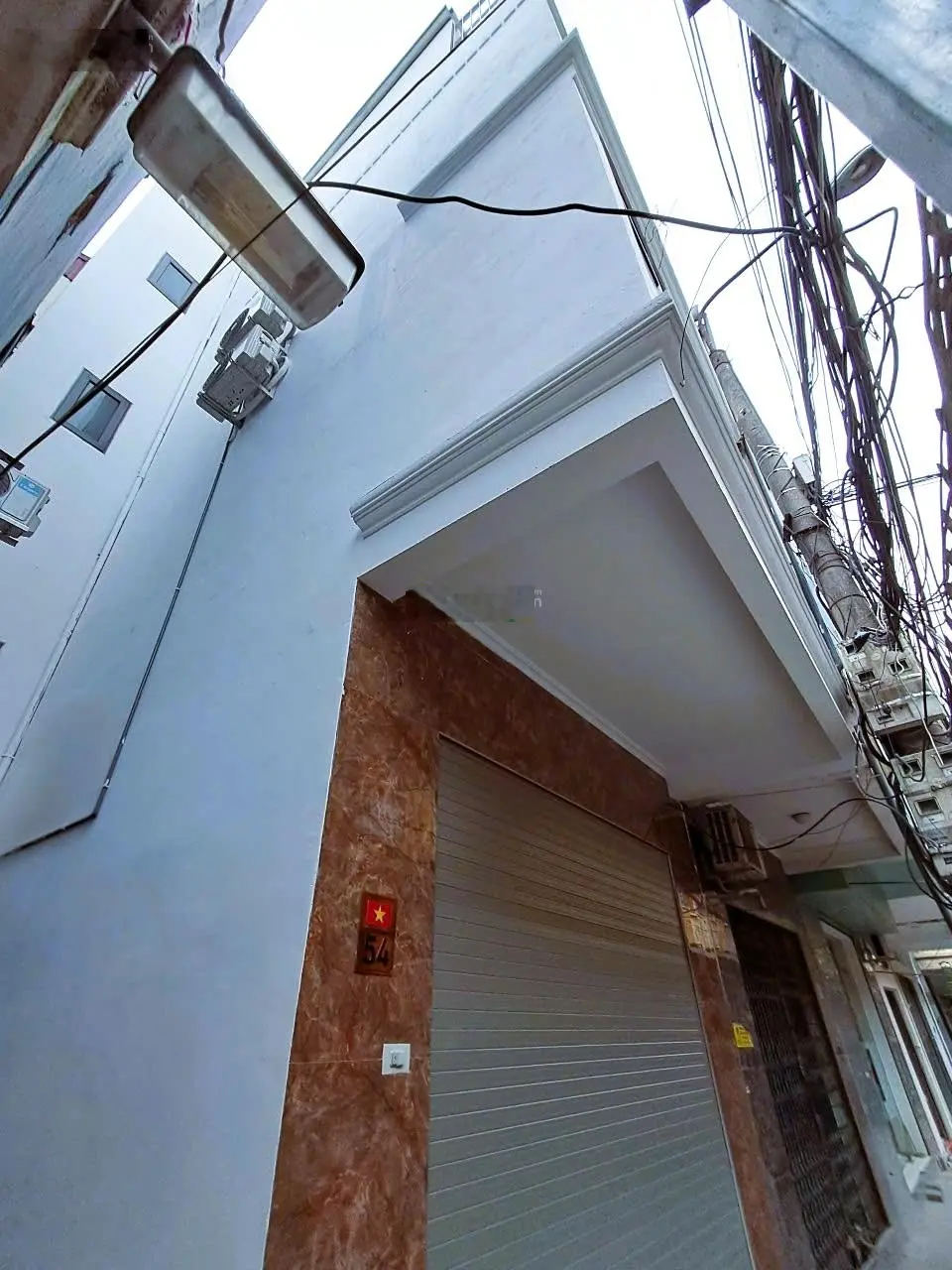 6.9 tỷ - 30m2 - lô góc 2 thoáng mặt tiền rộng - Lạc Trung - gần phố - HBT