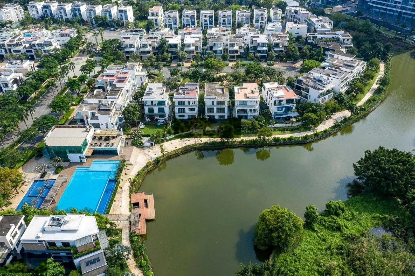Cần bán căn biệt thự cao cấp 1T2L có nội thật sịn sò, đường 20m, thiện chí bán