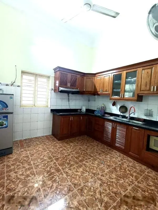 Vip Đặng Văn Ngữ, 1 mặt phố 1 mặt ngõ, kinh doanh, vỉa hè, dân xây, 76m*4T, DT 50tr/tháng