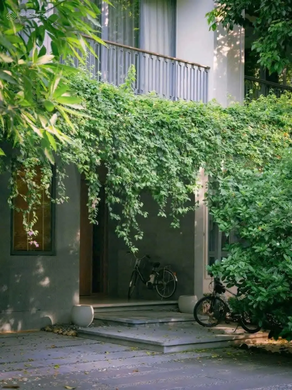 Biệt thự View Sông, ngay chợ , trường học, ủy ban. 200m2 SHR. Lh : 0903 880 293 Oanh