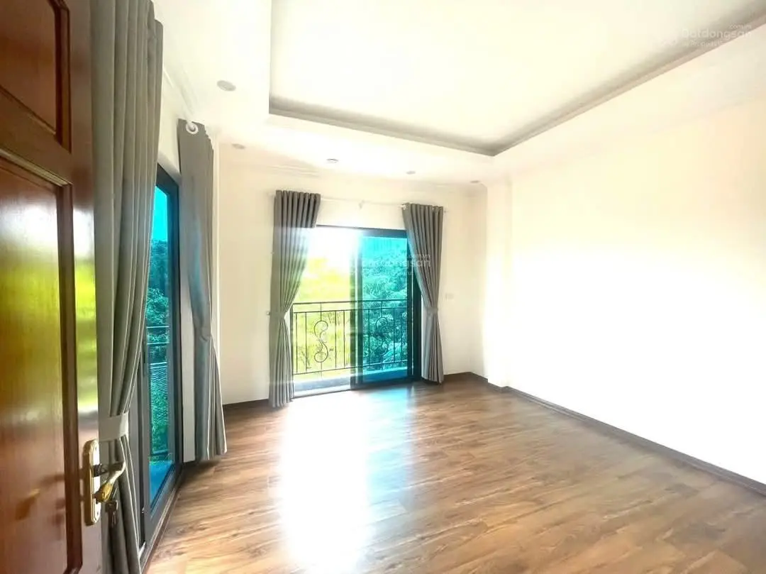 Bán nhà mặt phố Hữu Hoà, Thanh Trì, KD sầm uất, vỉa hè siêu rộng, Lô góc, 5tầng, 55m2, MT5m, 13.5tỷ