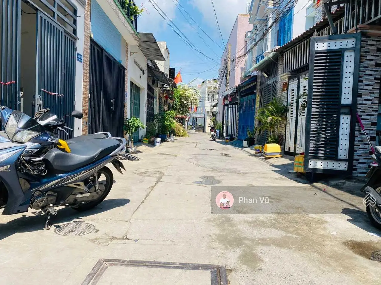 Nhà SHR. Hoàn công 2 lầu trệt. 4 p ngủ. Đ. Nguyễn Du - Dĩ An
