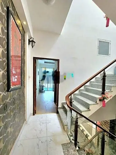 Nhà đẹp 3 tầng, xe hơi ngủ trong nhà. 60 m2 hẻm thông 1979 HTP. 5,2 t