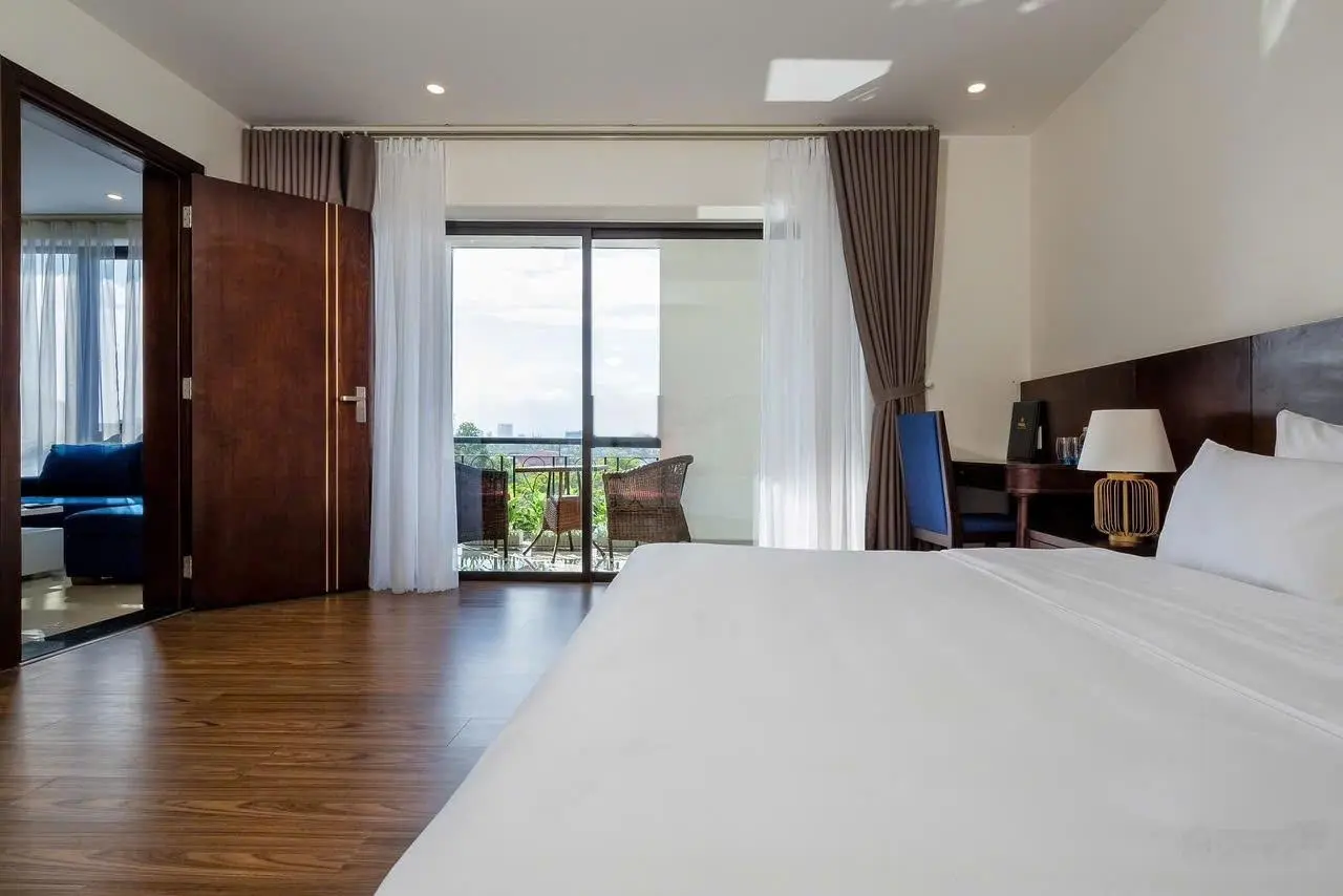 Bán khách sạn 7 tầng và hầm gồm 20 phòng kinh doanh dòng tiền hơn 170 triệu/tháng, giá 46 tỷ