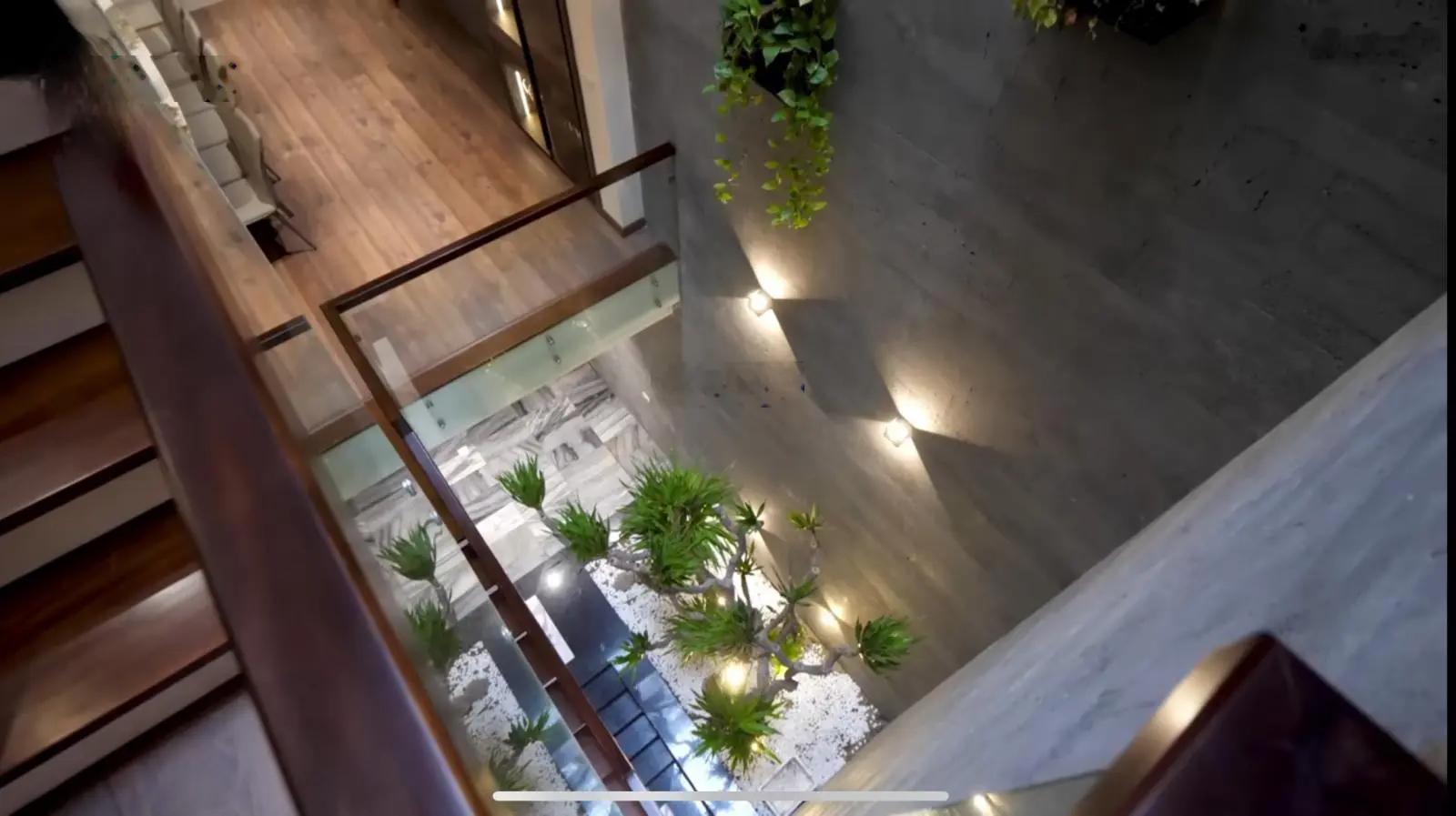Bán nhà HXH đỗ cửa - sát vách Quận 10. DT 5 x 20m. KC 4 tầng. Giá chỉ 12 tỷ 900 còn thương lượng!