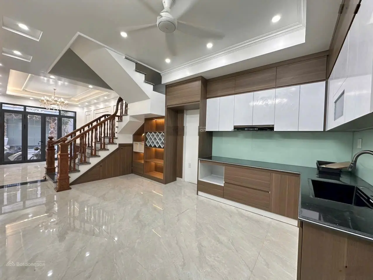 Nhà đẹp xây mới độc lập tại mặt đường 12m khu phân lô tại Thiên Lôi, 51m2 x 4 tầng chỉ 6.15 tỷ