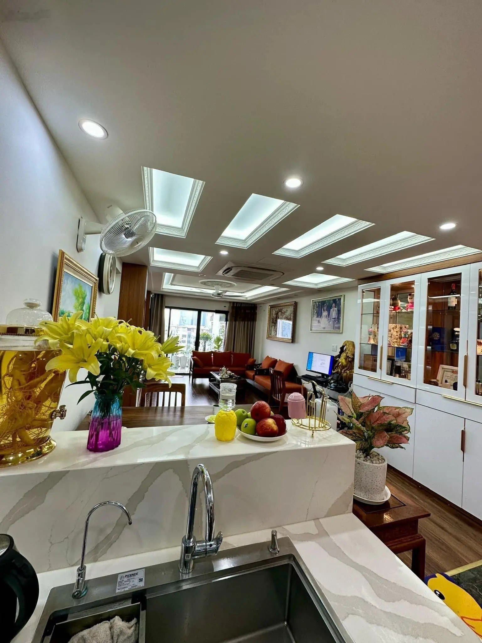 Chủ nhà tin tưởng gửi bán gấp căn 2N 100m2 tầng trung hướng mát ở CHELSEA PARK CẦU GIẤY giá 6,7 tỷ