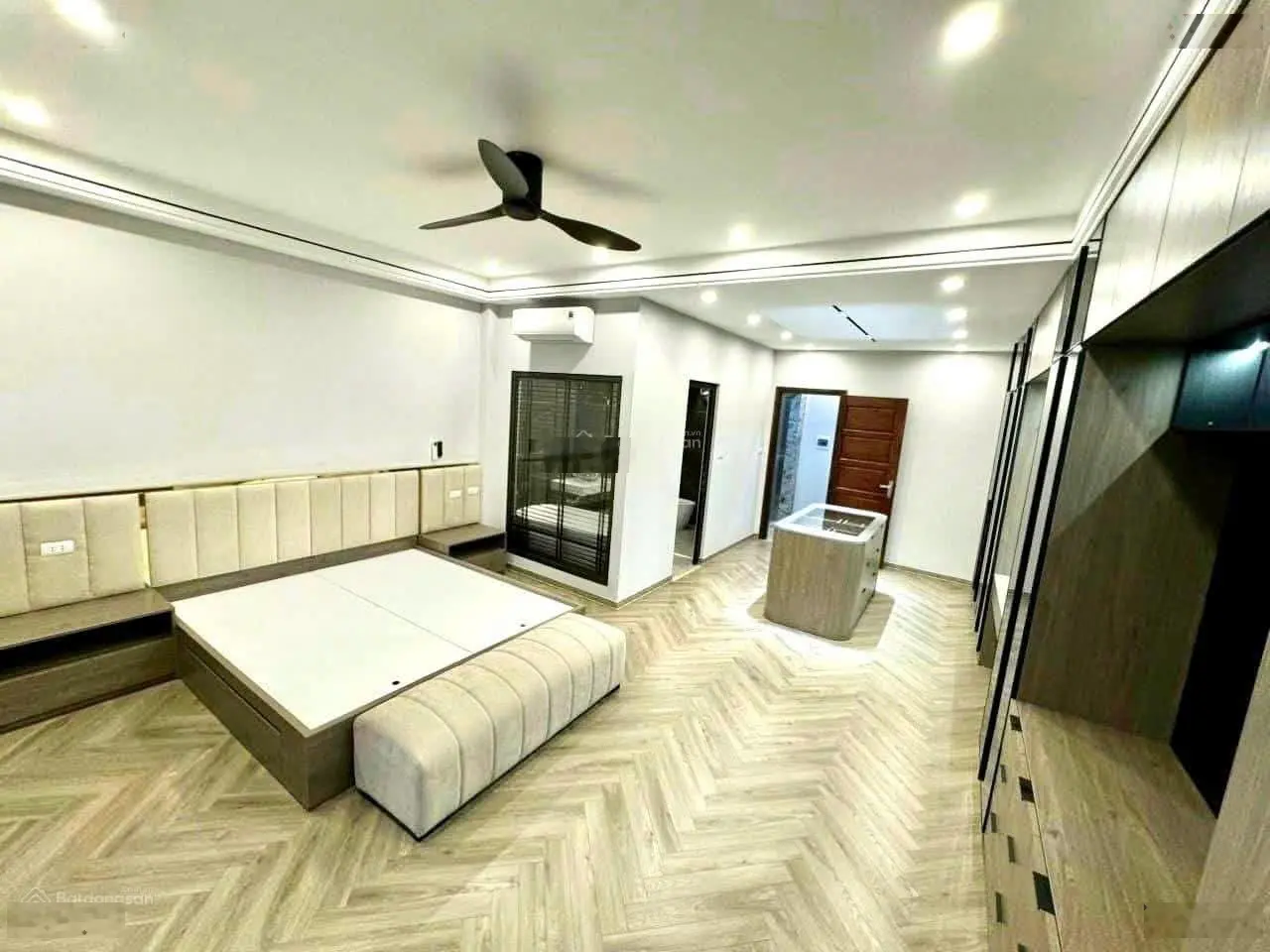 Phố #TrầnKhátChân có #THANGMÁY, ngõ rộng, thoáng, 43m, 6 tầng, nội thất giá trị tỷ, 6 tầng (TL)