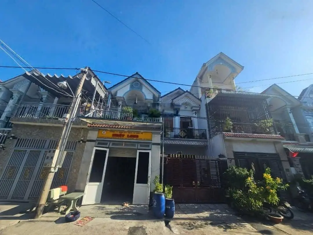 Nhà 2 lầu đường xe hơi giá 3 tỷ 950 triệu