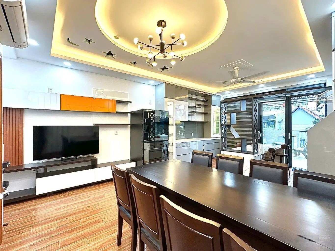 Siêu phẩm 7 tầng thang máy - đẳng cấp nhất Quận 10! View sân thượng độc nhất vô nhị
