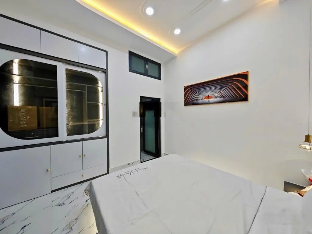 Bán nhà phố - khu dân trí cao - nhà mới dọn vào ở ngay