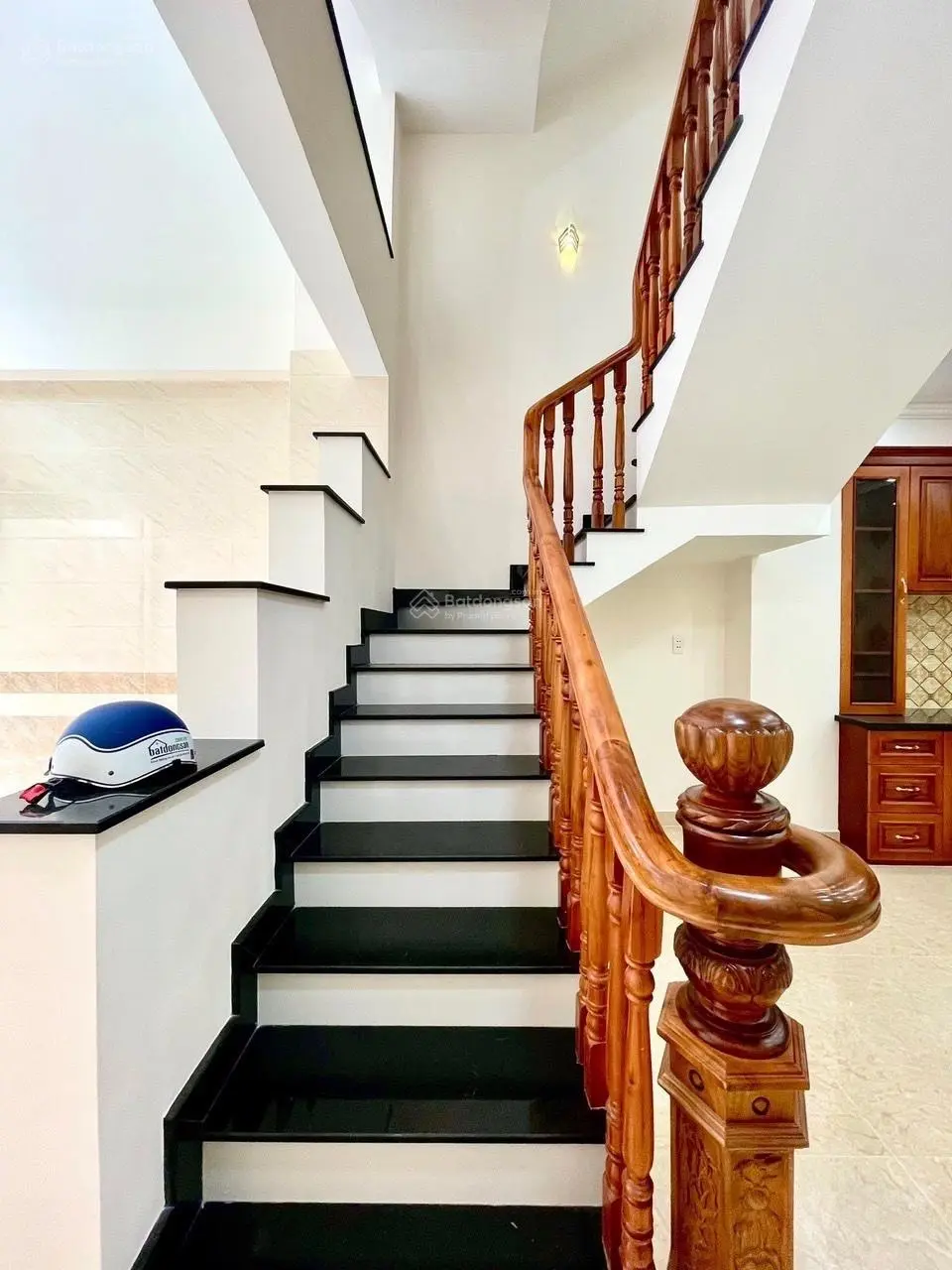Nhà mới 4 tầng, DT 60m2, ven sông Sài Gòn, đường xe hơi 9m, gần Vạn Phúc, giá chỉ 7 tỷ