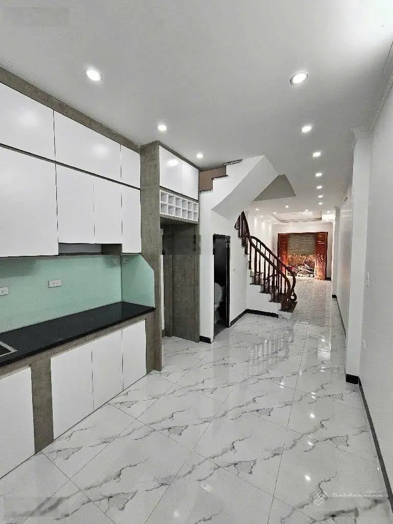 Nhà ĐẸP 5 Tầng, 44m2, Phố Trạm, Gần Cầu Vĩnh Tuy, Long Biên, Kết nối Sang Vinhomes Gần