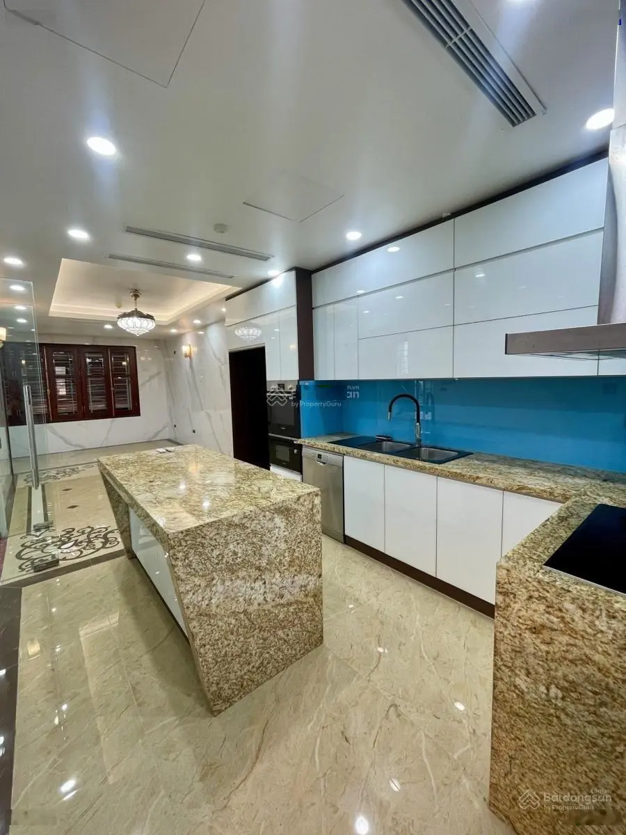 Bán Gấp nhà siêu víp mặt phố Phạm tuấn tài 65m2 x 8 mặt tiền 5.6 m ô tô tránh Văn phòng cực víp
