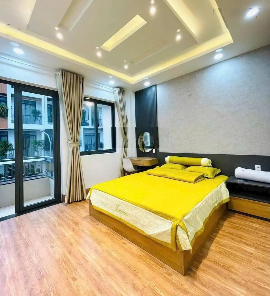 Bán nhà 60m2 đường Số 13 gần hồ bơi Vân Đồn, Q4 giá 3 tỷ 180. Xây 1 trệt 4 lầu - có 5 phòng ngủ