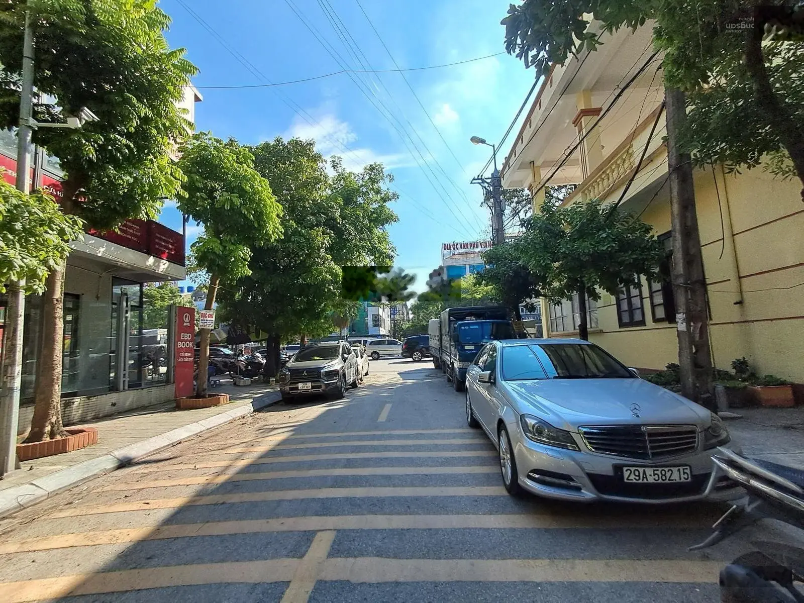 Bán biệt KĐT Văn Phú, Hà Đông, lô góc, 2 mặt phố sầm uất, ở cực sướng, bạt ngàn tiện ích xung quanh