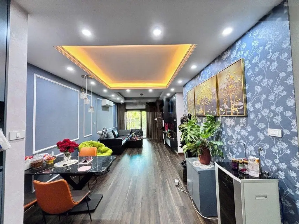 Bán căn hộ chung cư Việt Hưng siêu đẳng cấp - sân vườn, 03 thoáng - full nội thất, DT: 98m2