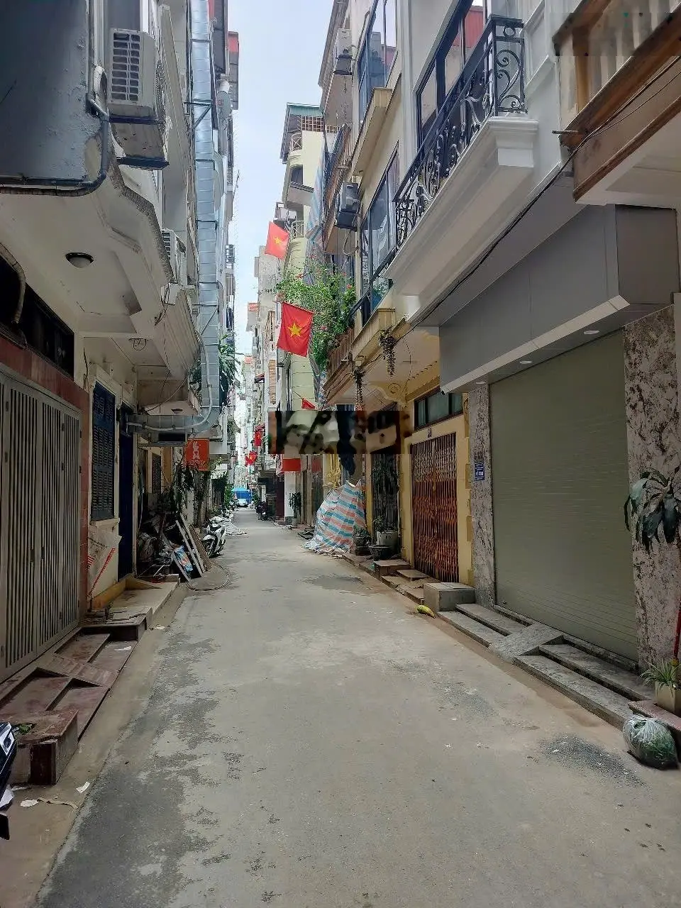 Bán nhà phân lô lk 05 tầng trung tâm quận Cầu Giấy, HN. Đường thông, oto tránh, yên tĩnh, ở sướng !