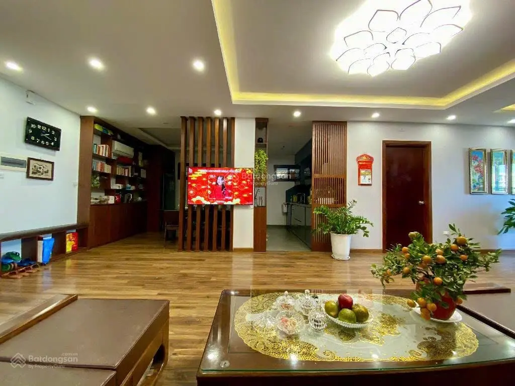 Hiếm !! 1.0.2 !!! liễu giai tower phố khu vip- ba đình -135m2 - 3 ngủ -2 ban côn -view đẹp - 9.4tỷ