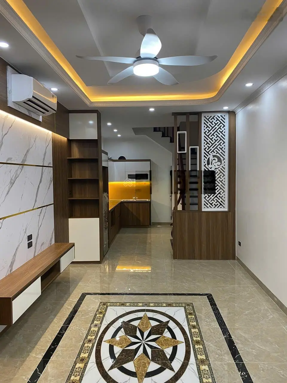 Siêu phẩm trình làng, giá rẻ giật mình, ô tô vào tận cửa, DT 36m2, Xuân Phương Hoài Đức