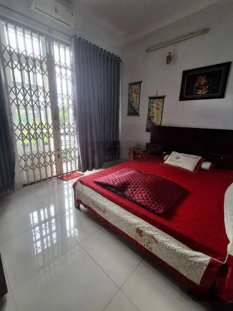 Nhà mặt tiền Huỳnh Thị Đồng, thị trấn Nhà Bè: 3 lầu 4*14m, 8 tỷ, giá chốt: Thương lượng, SHR
