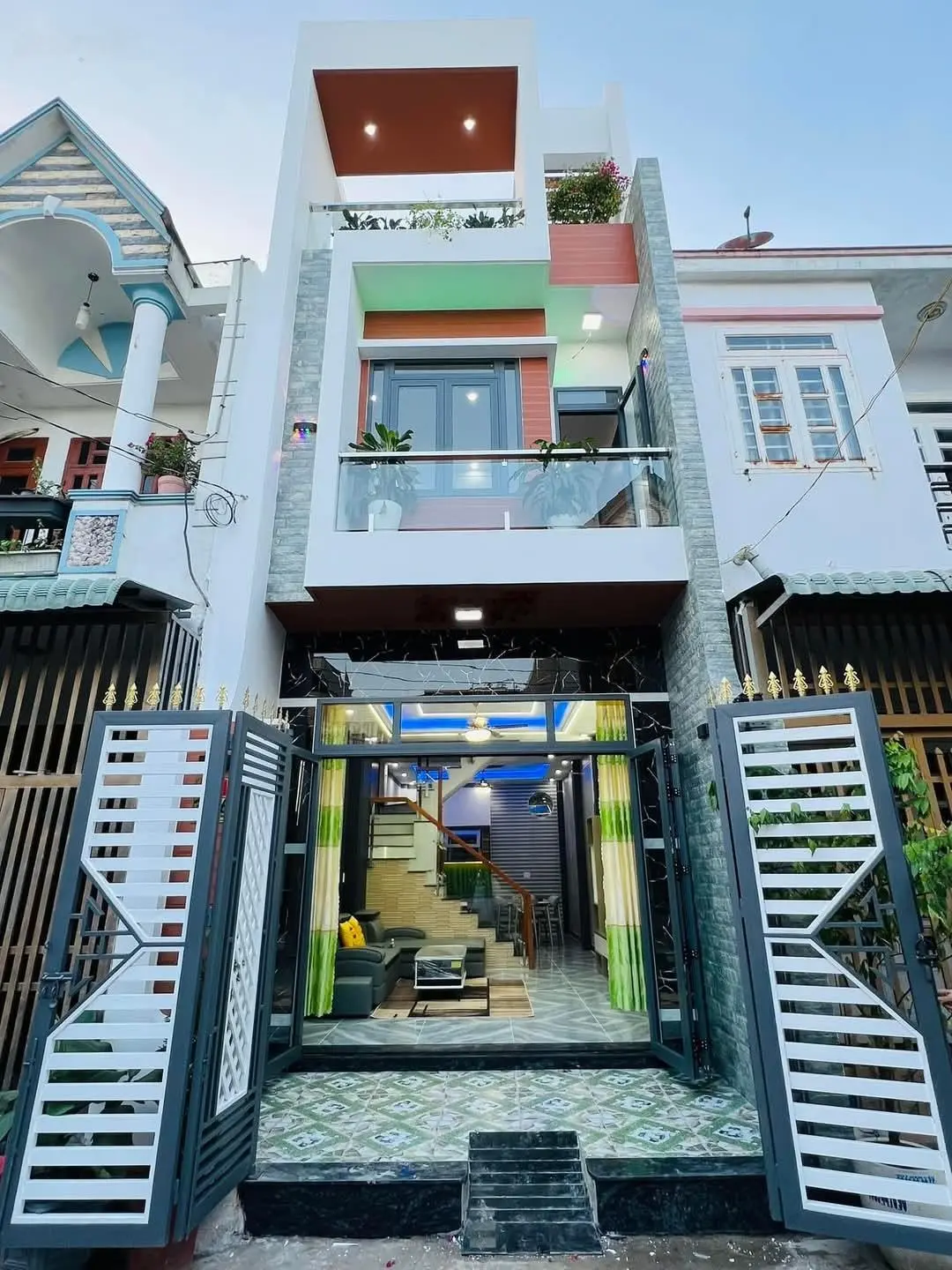 Bán nhà mới xây 2 lầu 1trệt Bình Chuẩn Thuận An Bình Dương giá chỉ 2ty900tr
