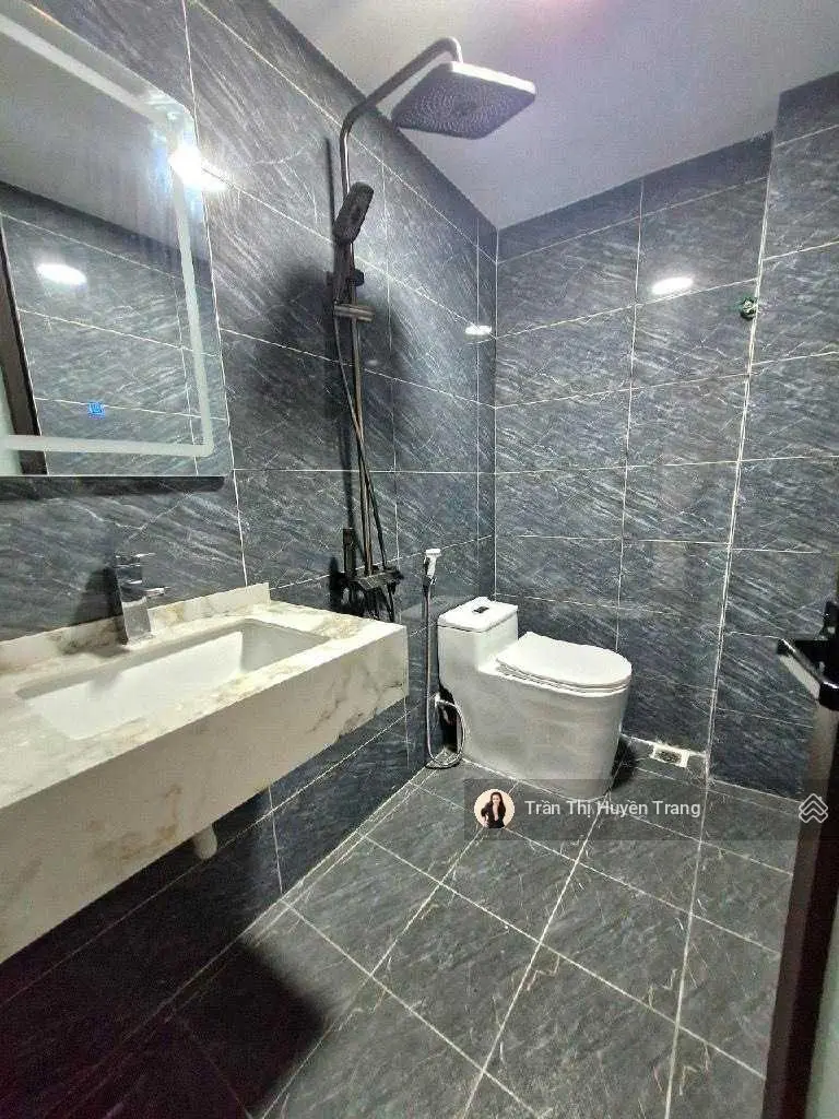 Bán nhà đẹp 40m2 Cầu Giấy, 4 tầng 4 ngủ, ngõ thông, ô tô đỗ cửa, 8 tỷ 100