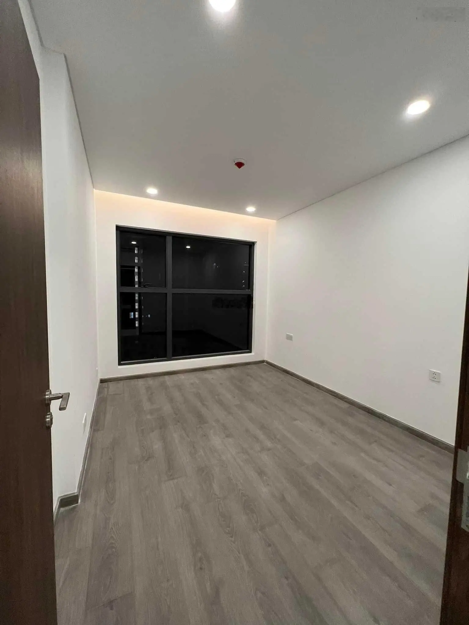 Kẹt tiền cần bán gấp căn Diamond Brilliant 96m2 2PN-2WC nhà mới CĐT, view đẹp thoáng mát