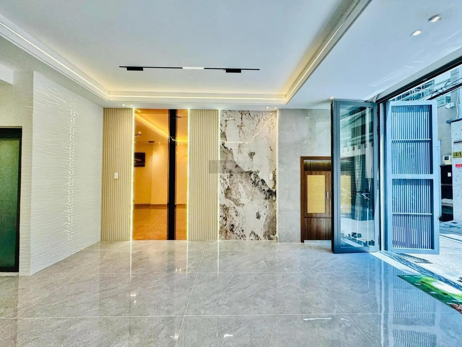 Cần bán nhà Chu Văn An, Bình Thạnh. 64m2 - Giá 3 Tỷ 370- Đang cho thuê 17tr/ tháng. SHR, Hẻm xe hơi